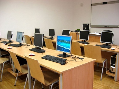 classroom-1761864_1920.jpg