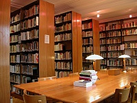 library-2824901_1920.jpg